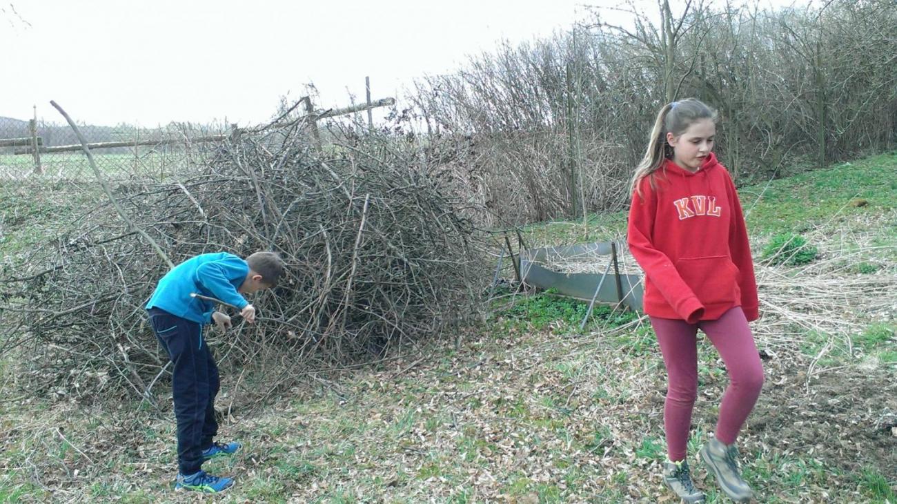 Kopání tůněk u Uhřínovic – výjezd badatelského kroužku 29.–31.3.2019