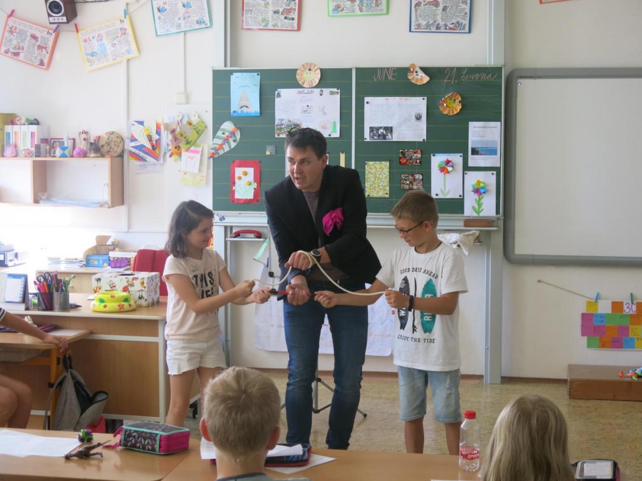 Překvapení na rozloučenou aneb možná přijde i kouzelník (3. C)