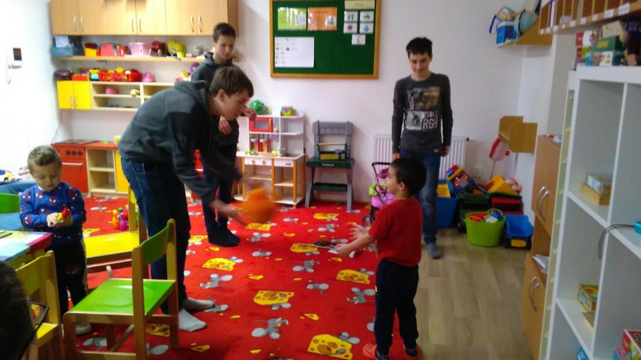 8.A (opět) dobrovolníky v Klubíčku