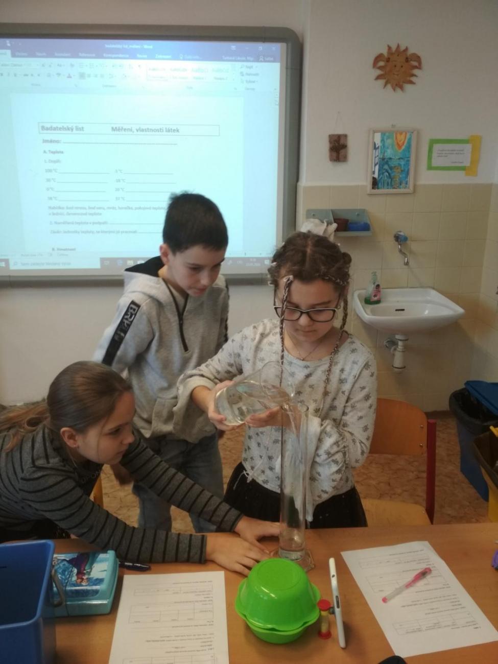 Badatelské dopoledne - Vlastnosti látek (4. A)