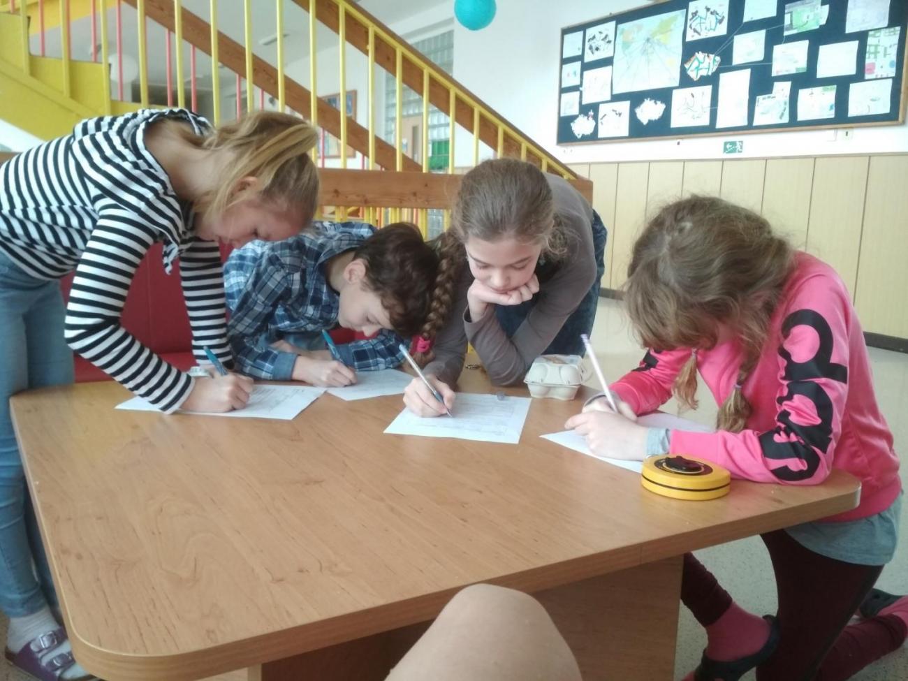 Badatelské dopoledne - Vlastnosti látek (4. A)