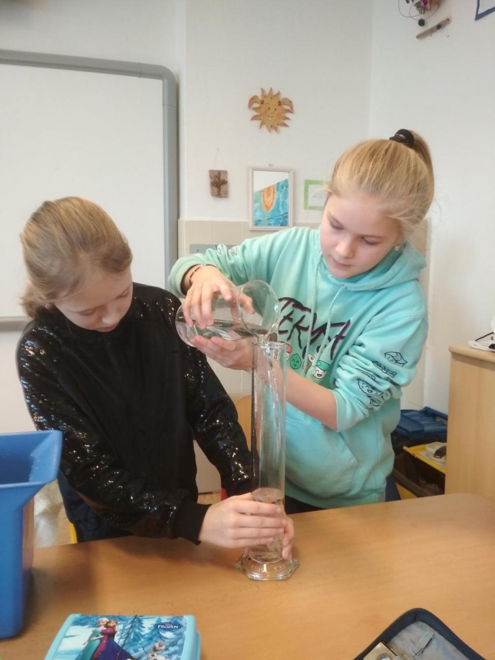 Badatelské dopoledne - Vlastnosti látek (4. A)