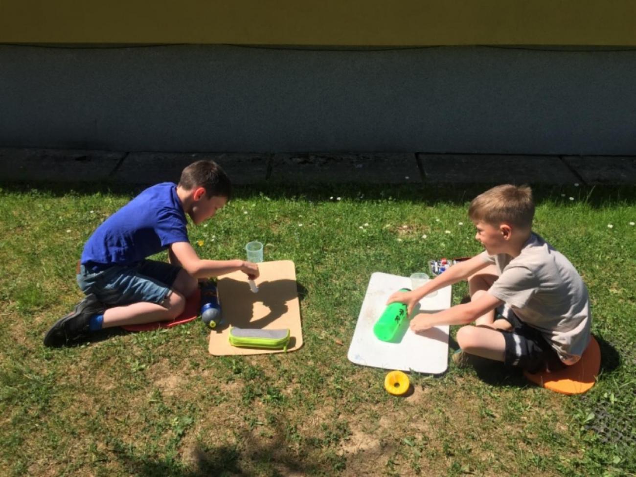 Učíme se venku: tvoření s přírodninami  2.A