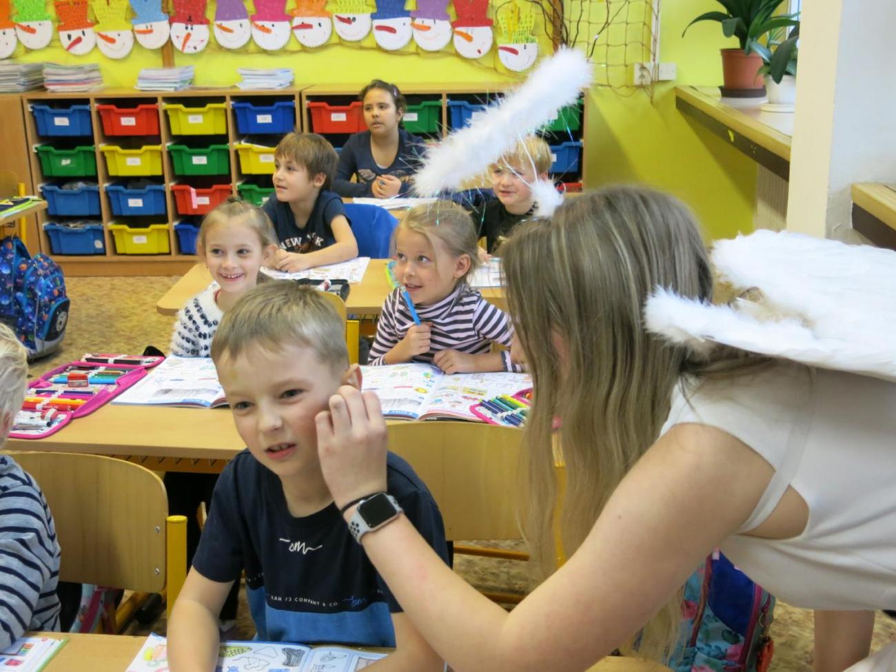 Mik miku Mik miku Mikuláš, přišel s čertem na guláš...