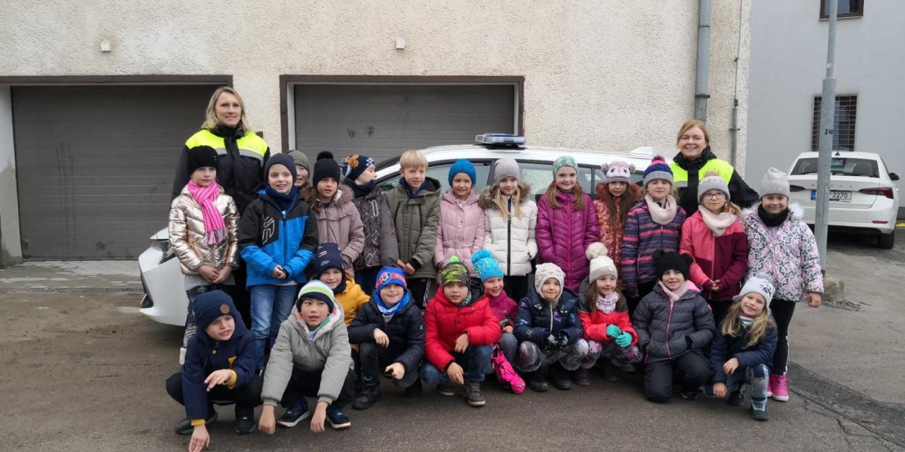 Zdobení stromečku městské policie  2.A