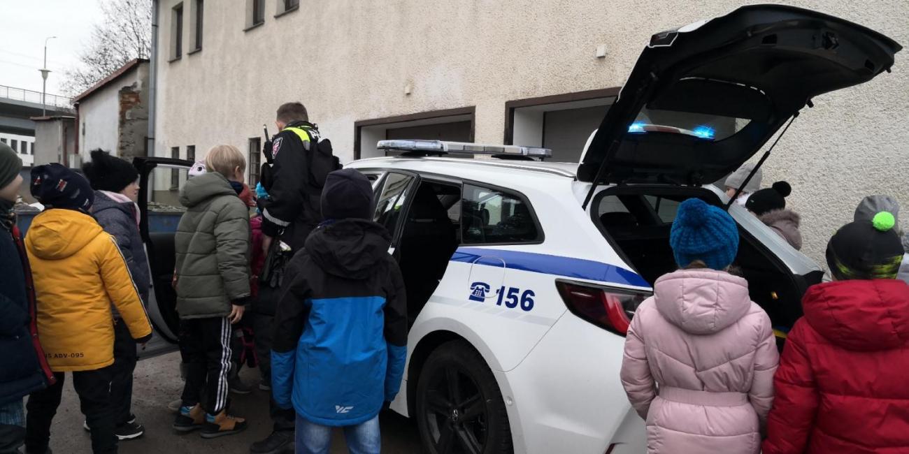 Zdobení stromečku městské policie  2.A