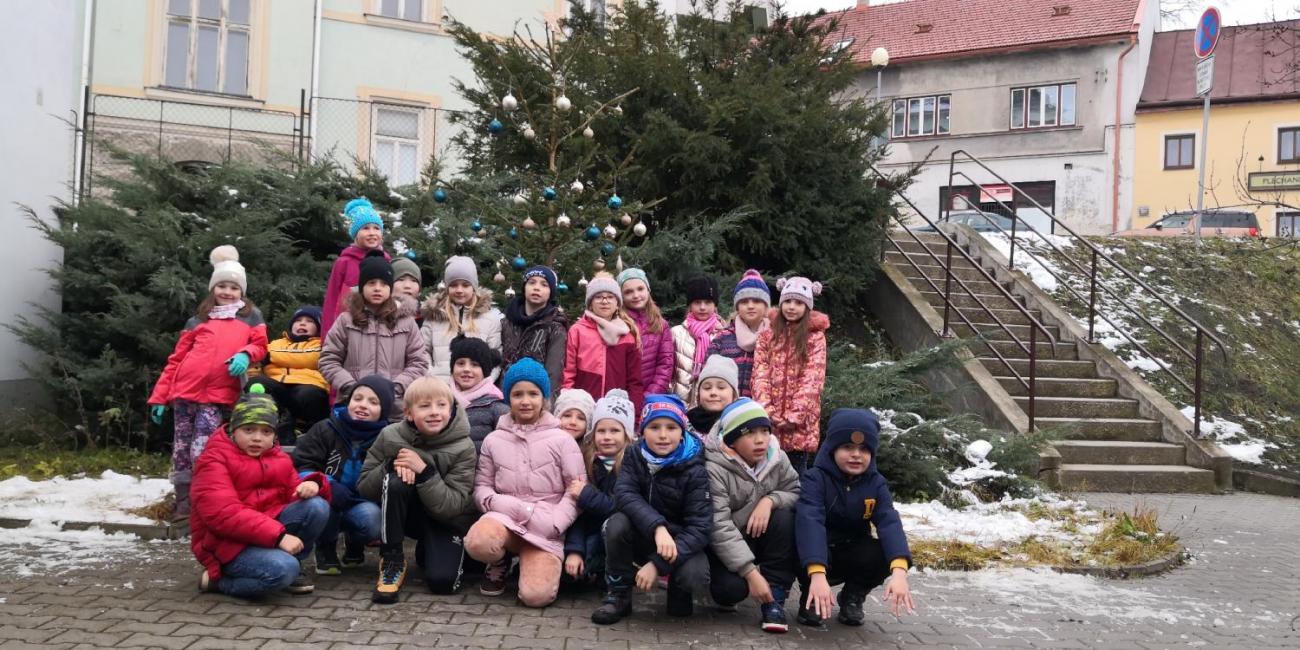 Zdobení stromečku městské policie  2.A