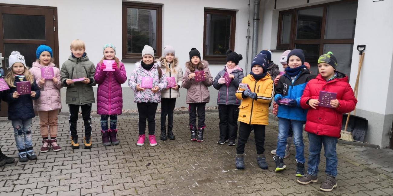 Zdobení stromečku městské policie  2.A