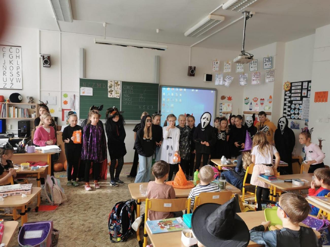 Halloweenské dopoledne 1. a 9. ročníku