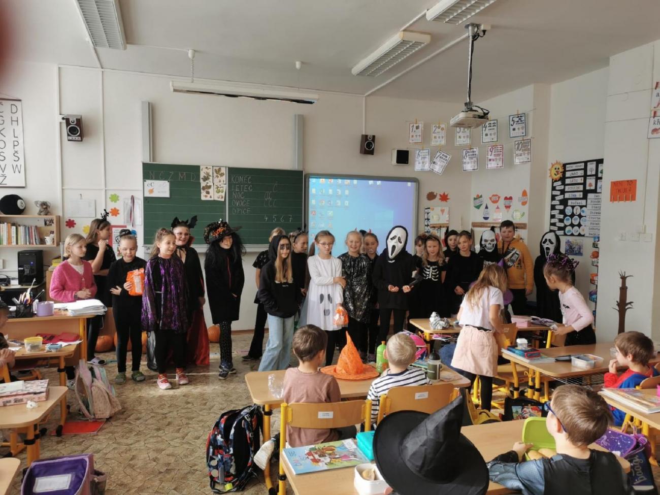 Halloweenské dopoledne 1. a 9. ročníku