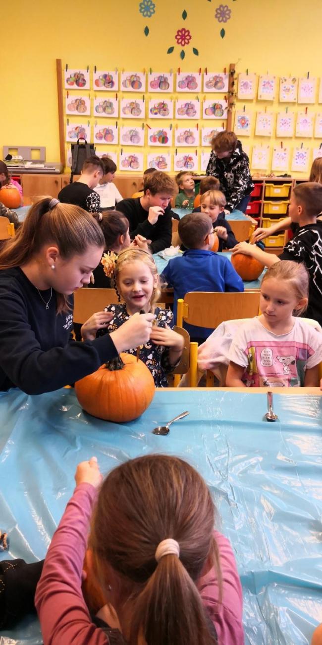 Halloweenské dopoledne 1. a 9. ročníku