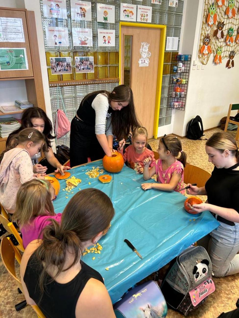 Halloweenské dopoledne 1. a 9. ročníku