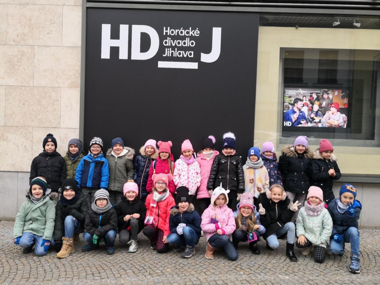 Horácké divadlo - O pejskovi a kočičce 1.A