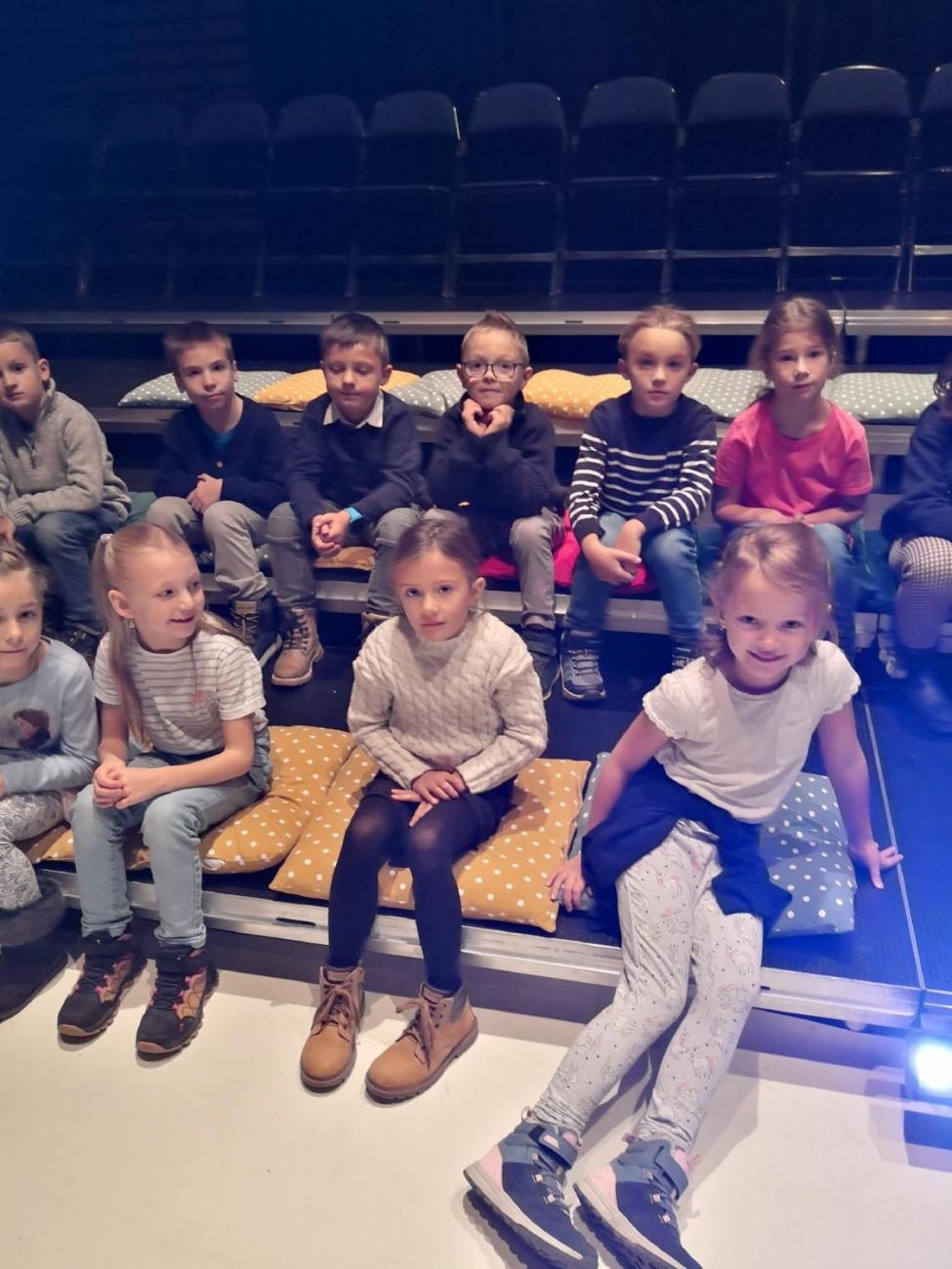 Horácké divadlo - O pejskovi a kočičce 1.A