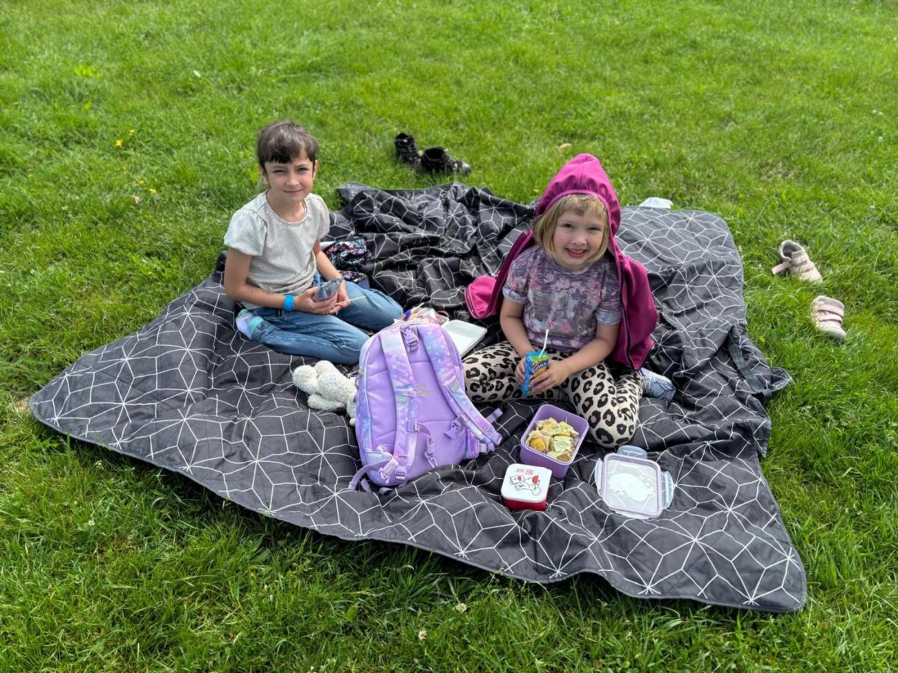 Třídní piknik na školní zahradě 1.B