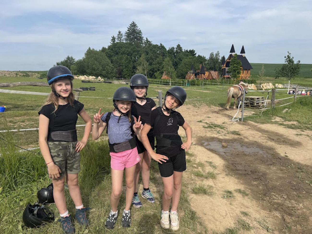 Školní výlet do outdoorového resortu Březová 5.A a 5.B