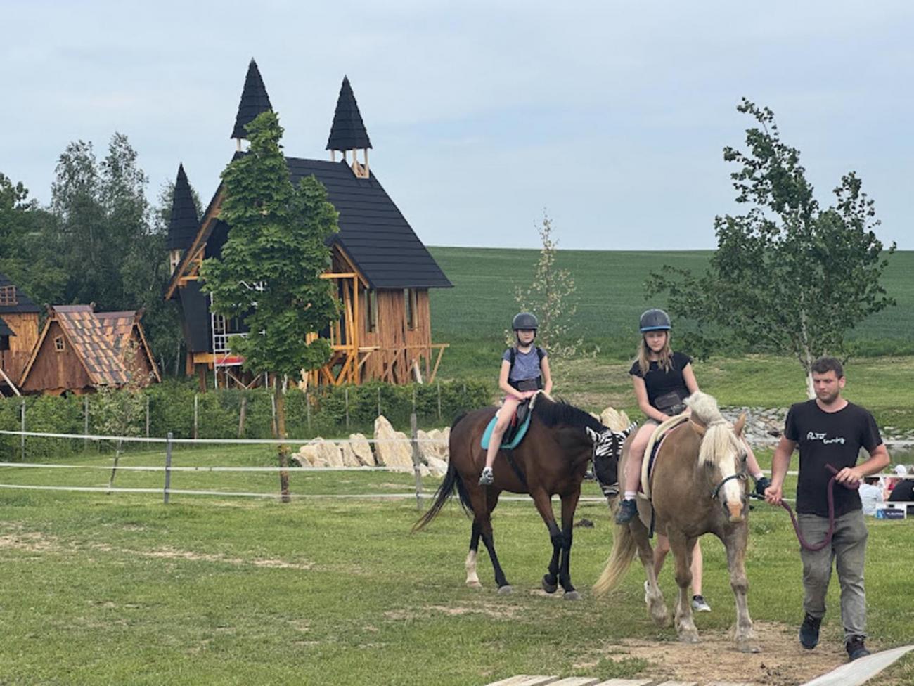 Školní výlet do outdoorového resortu Březová 5.A a 5.B