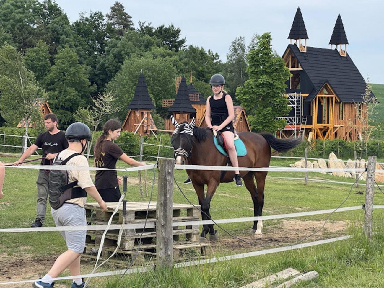 Školní výlet do outdoorového resortu Březová 5.A a 5.B