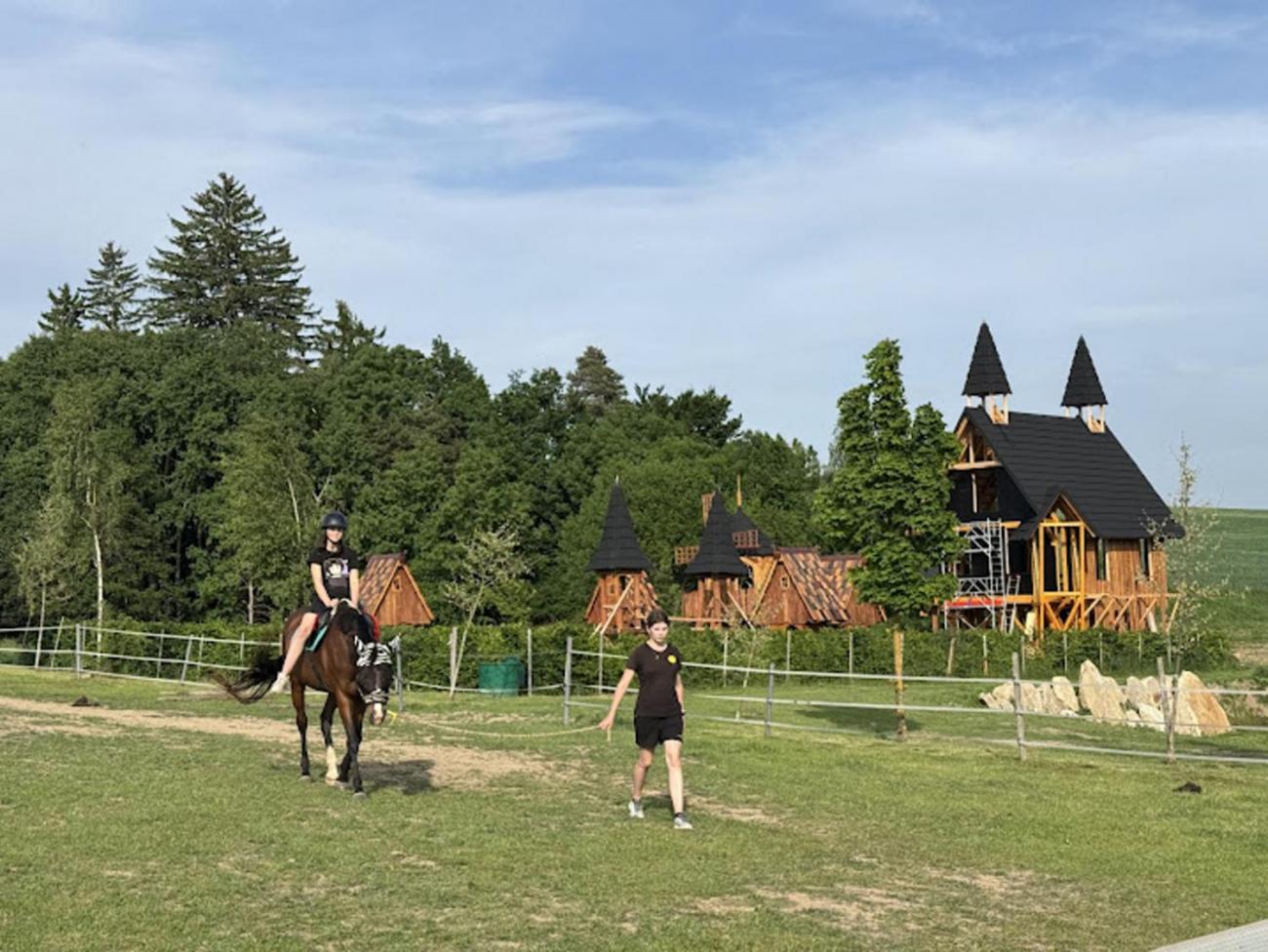 Školní výlet do outdoorového resortu Březová 5.A a 5.B