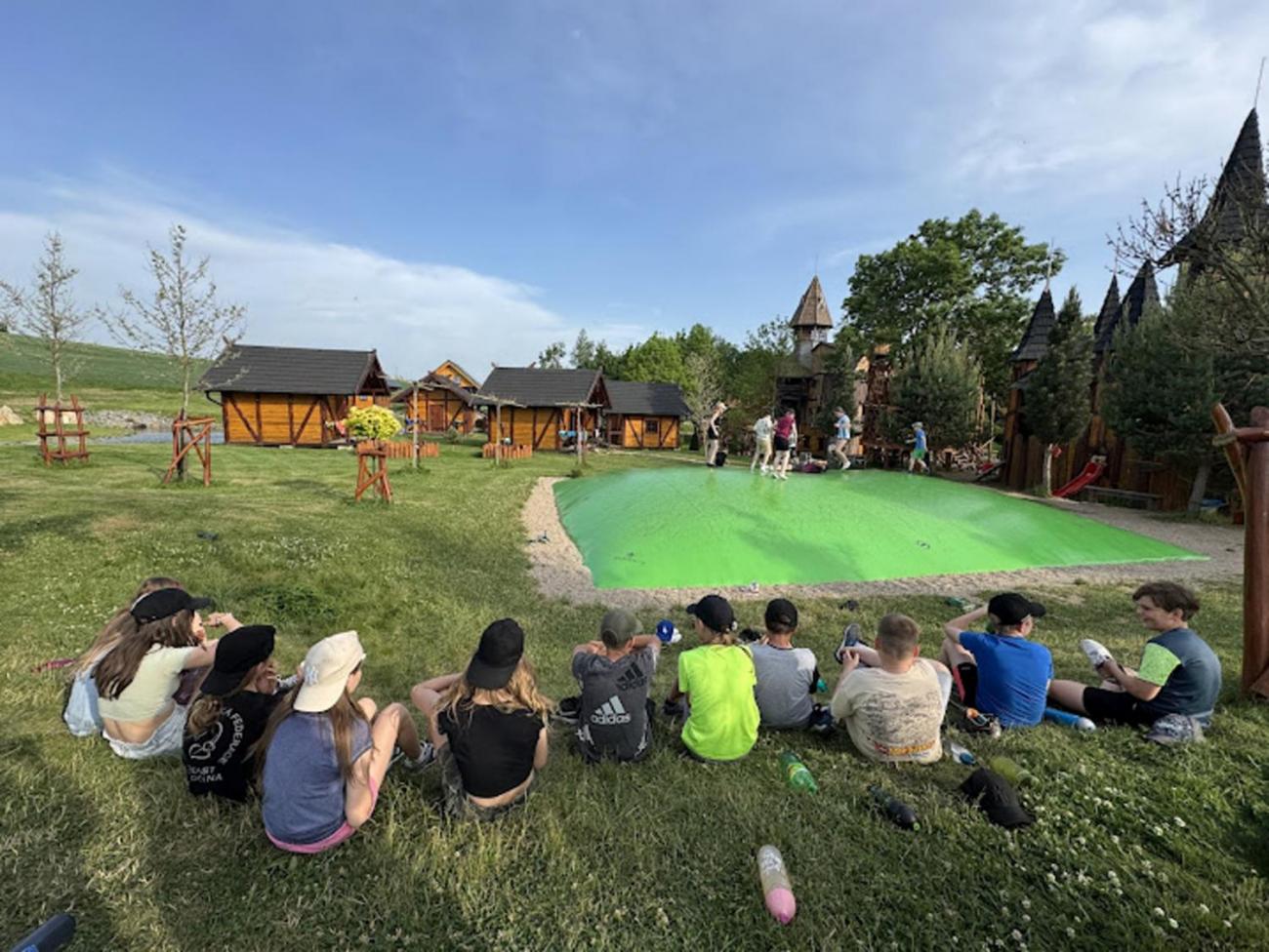 Školní výlet do outdoorového resortu Březová 5.A a 5.B