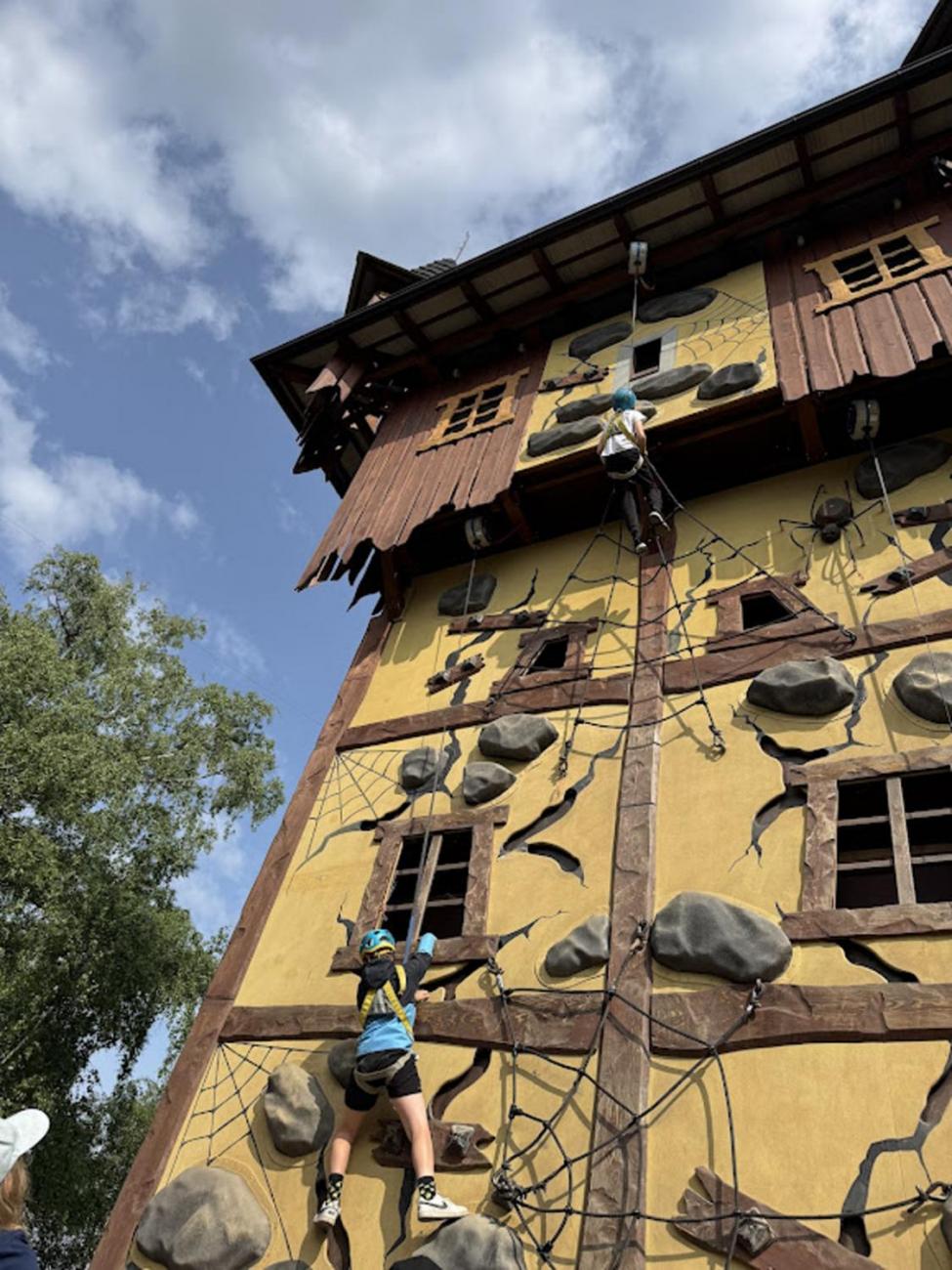Školní výlet do outdoorového resortu Březová 5.A a 5.B