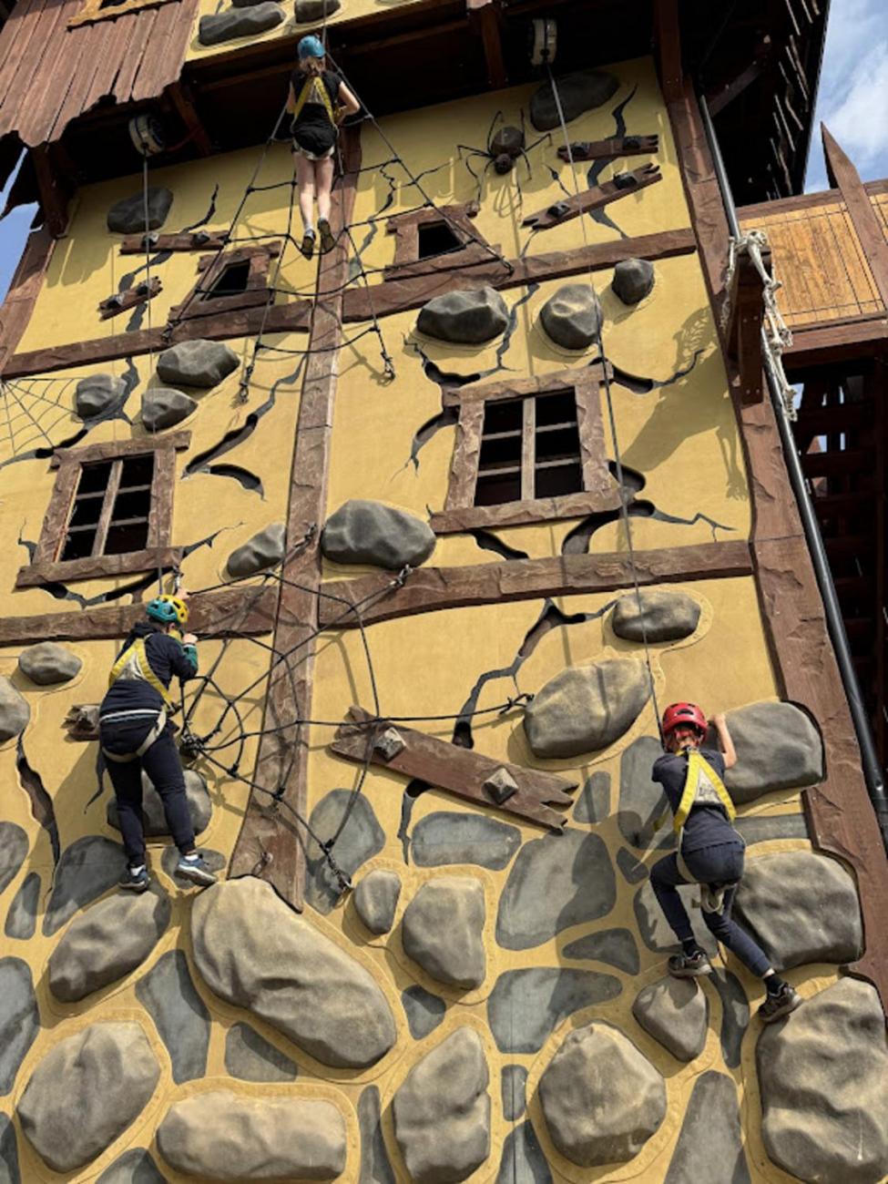 Školní výlet do outdoorového resortu Březová 5.A a 5.B