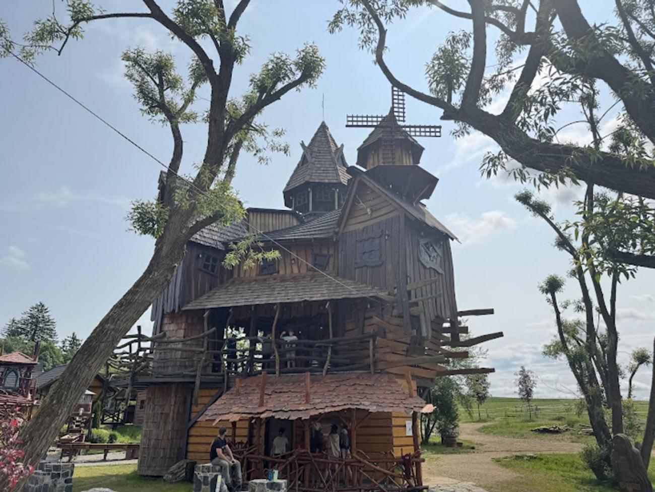 Školní výlet do outdoorového resortu Březová 5.A a 5.B