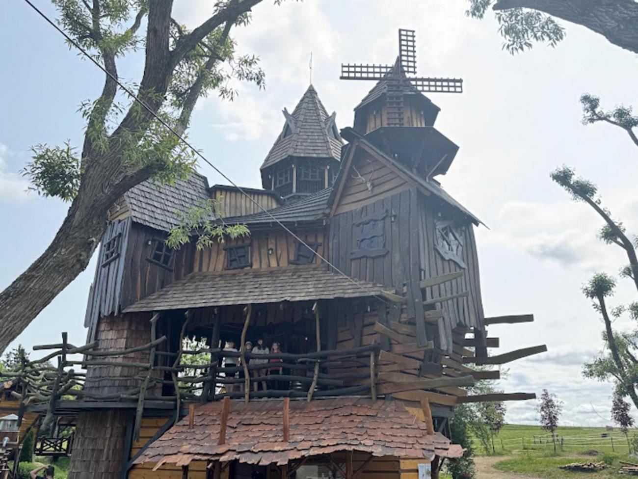 Školní výlet do outdoorového resortu Březová 5.A a 5.B