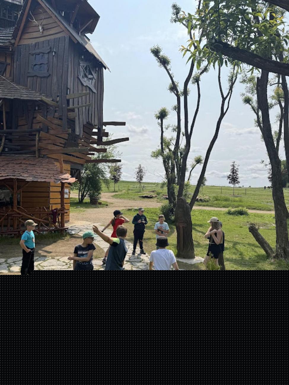 Školní výlet do outdoorového resortu Březová 5.A a 5.B