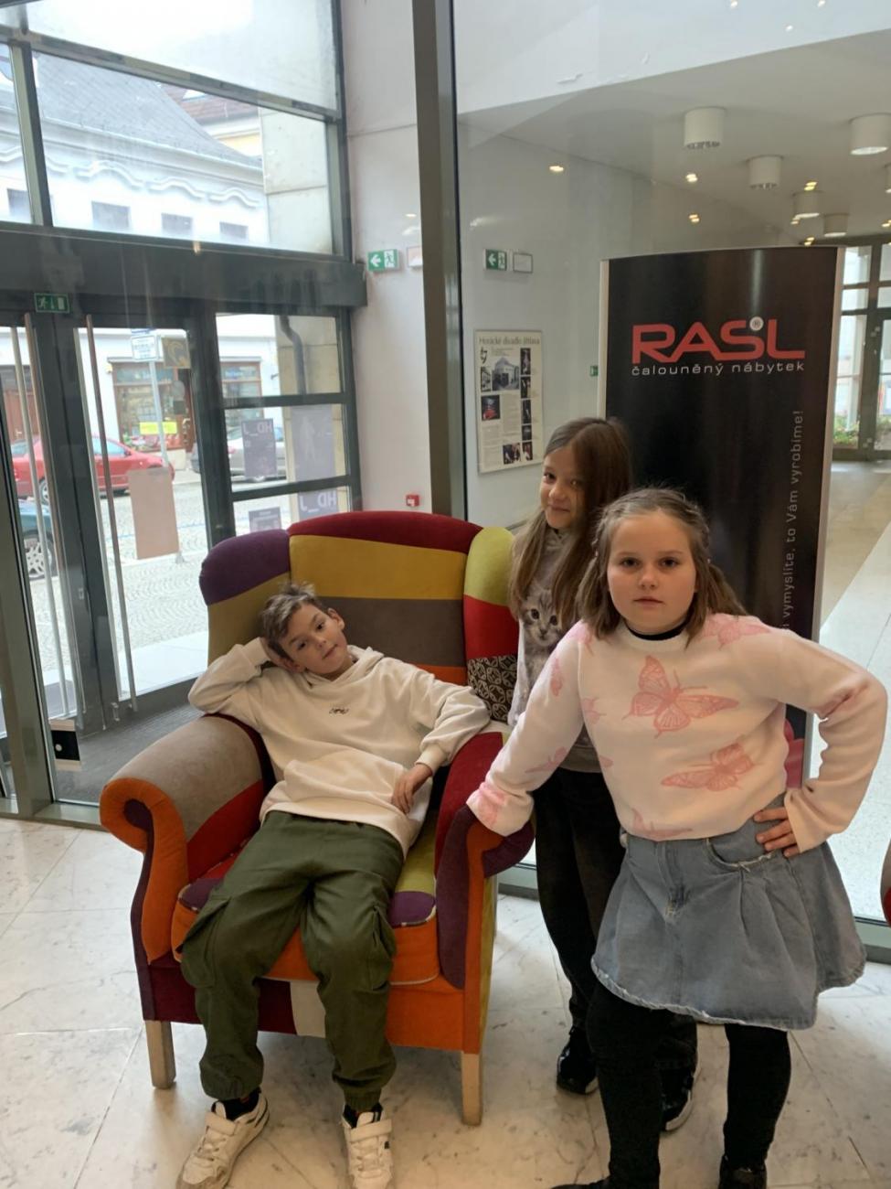 Poprvé v divadle  3.B