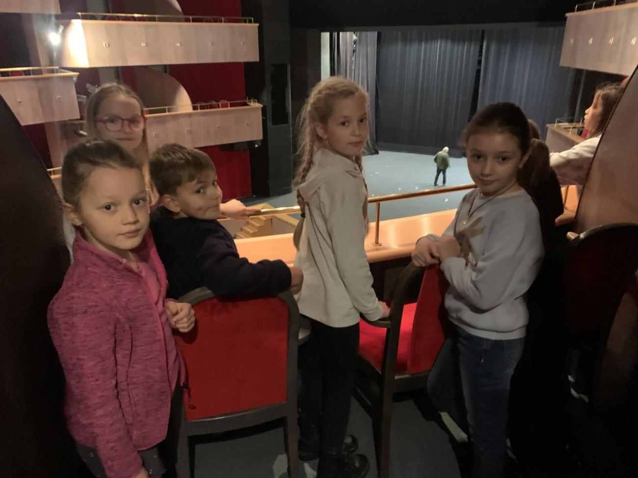 Poprvé v divadle  3.B