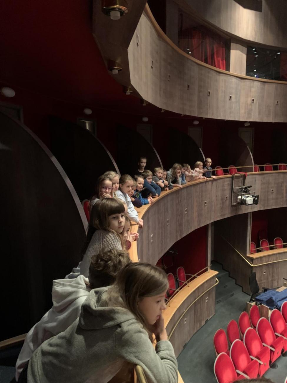 Poprvé v divadle  3.B