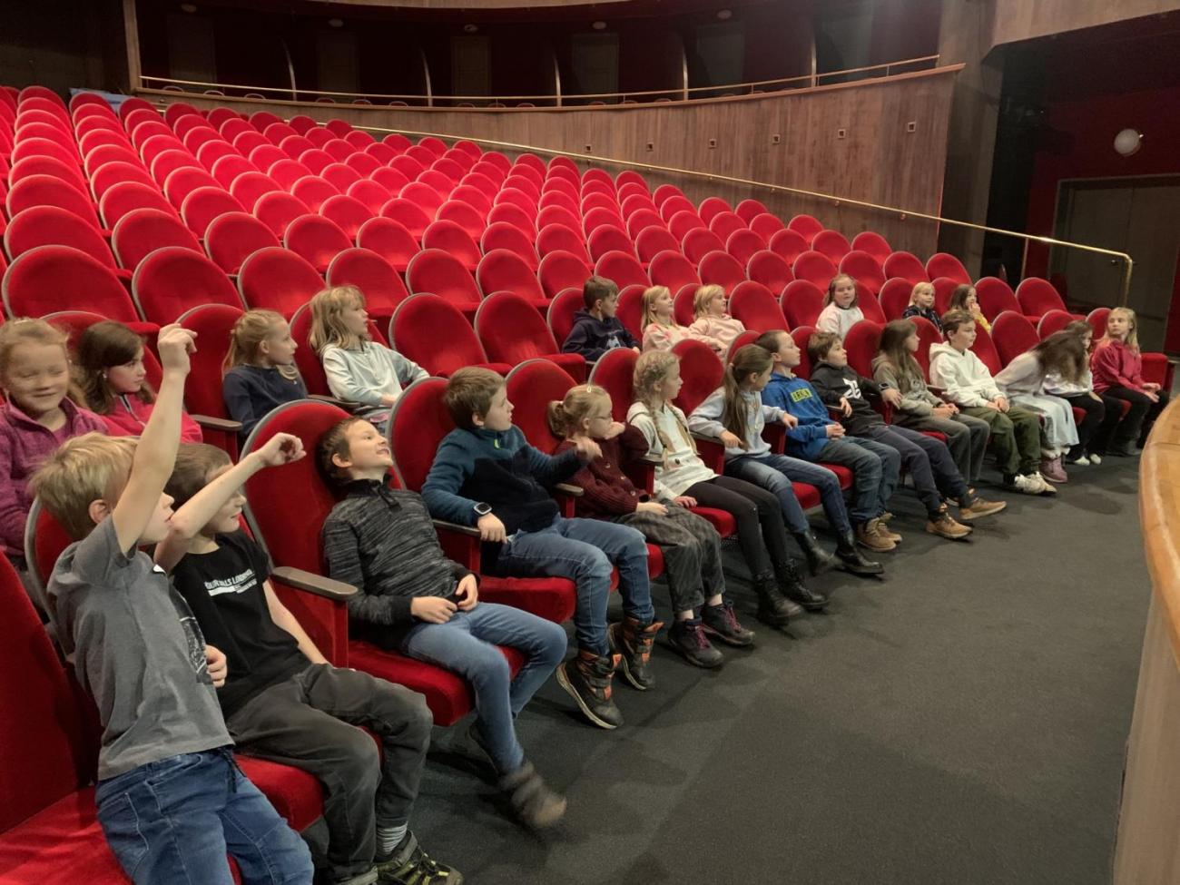 Poprvé v divadle  3.B