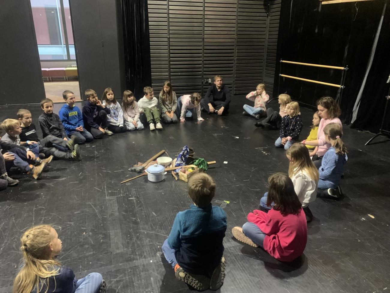 Poprvé v divadle  3.B