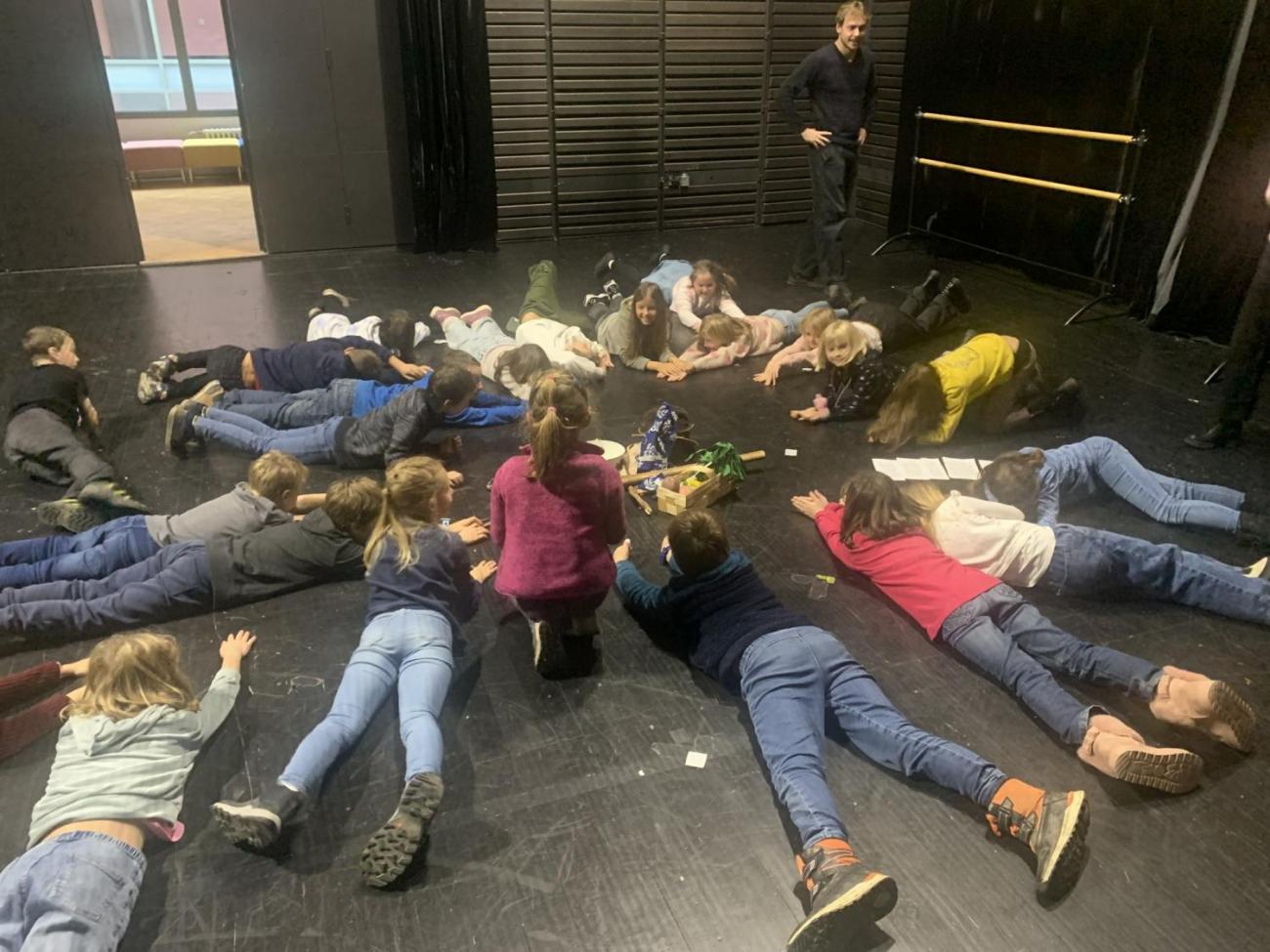 Poprvé v divadle  3.B