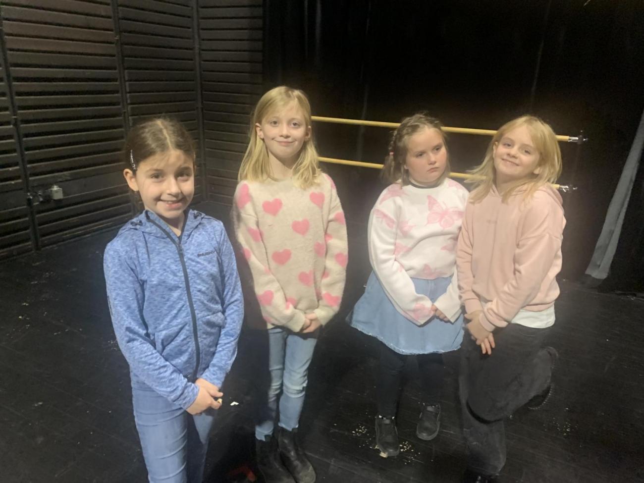 Poprvé v divadle  3.B