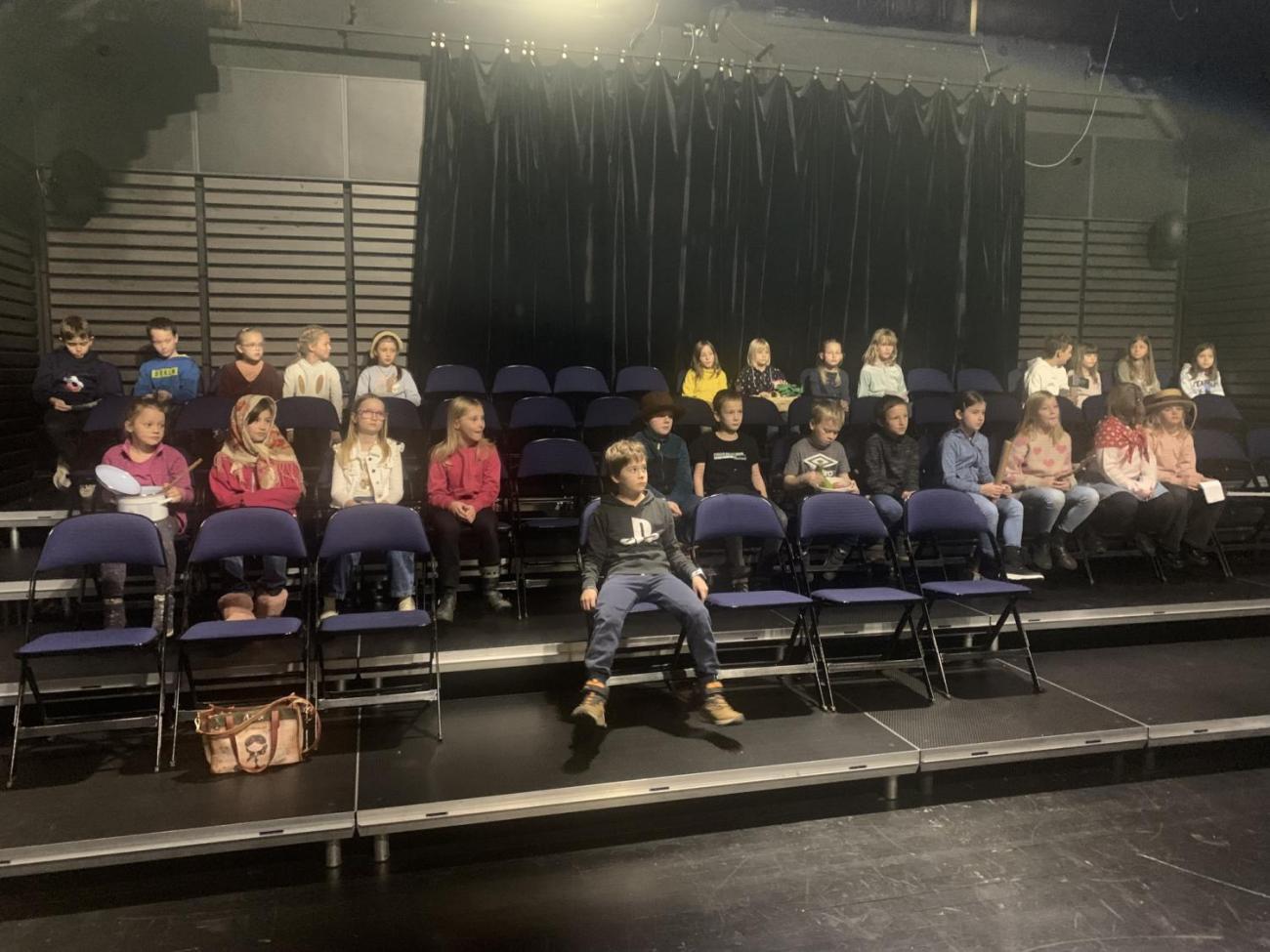 Poprvé v divadle  3.B