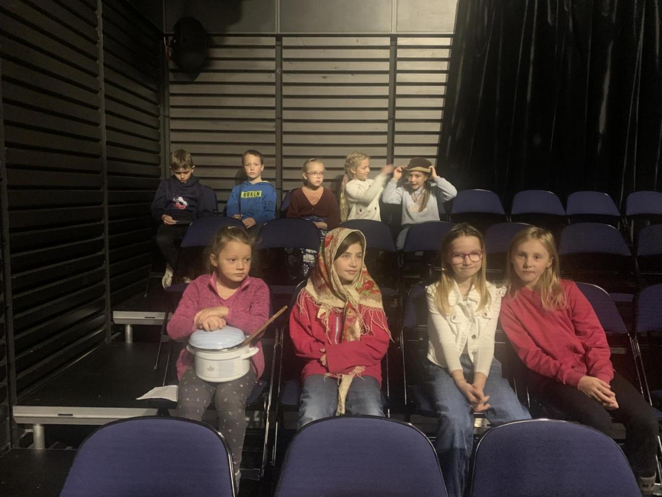 Poprvé v divadle  3.B