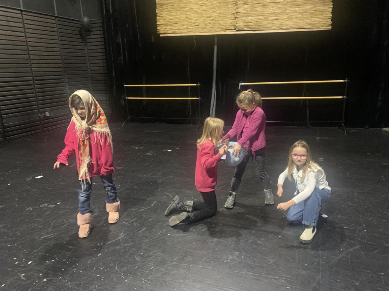 Poprvé v divadle  3.B