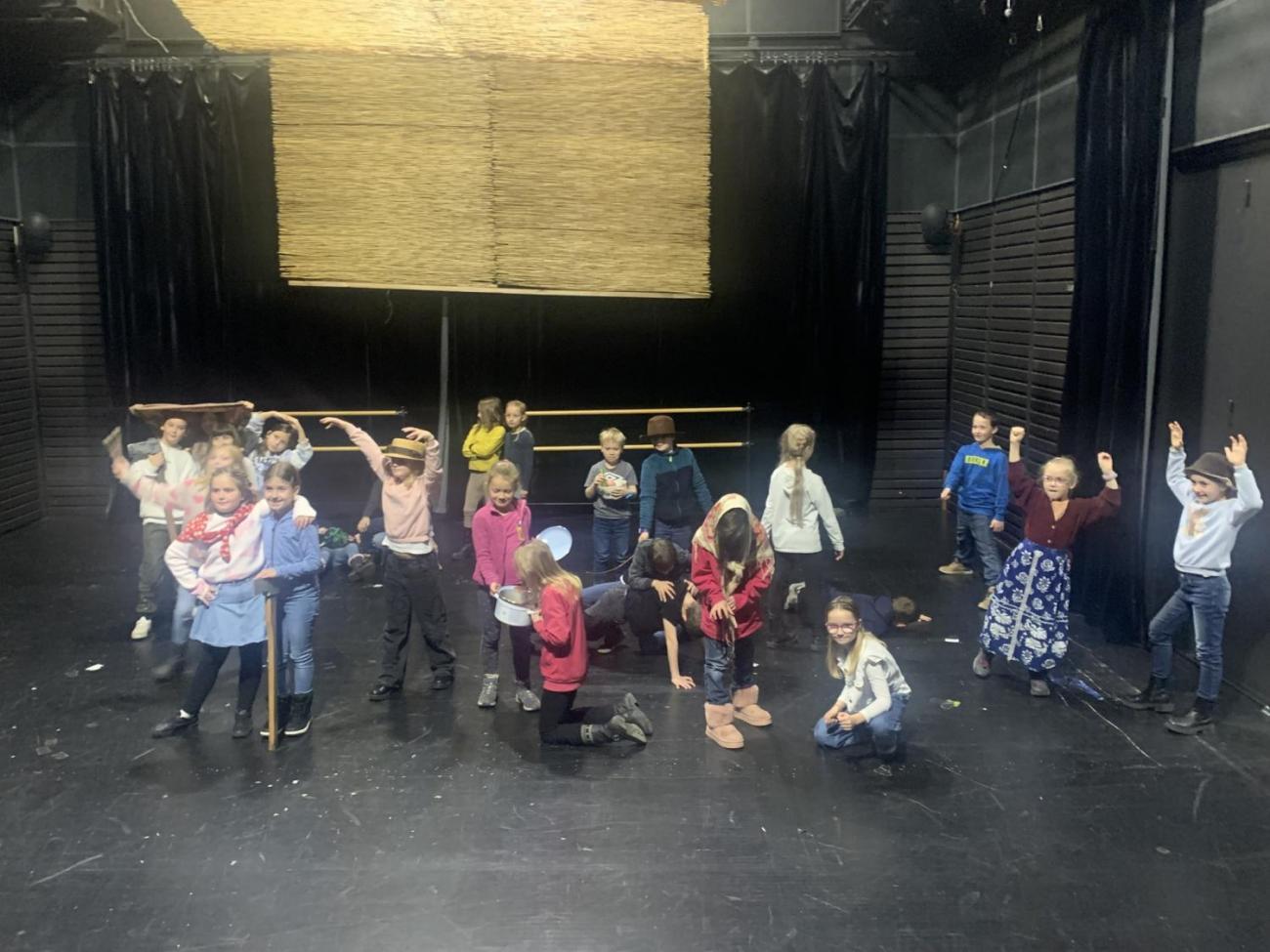 Poprvé v divadle  3.B