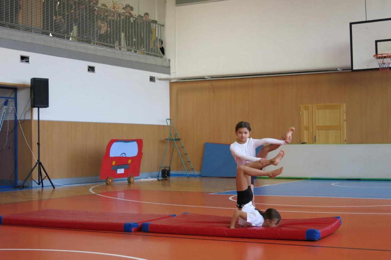 Vystoupení v tělocvičně v rámci 32. Veletrhu zdraví