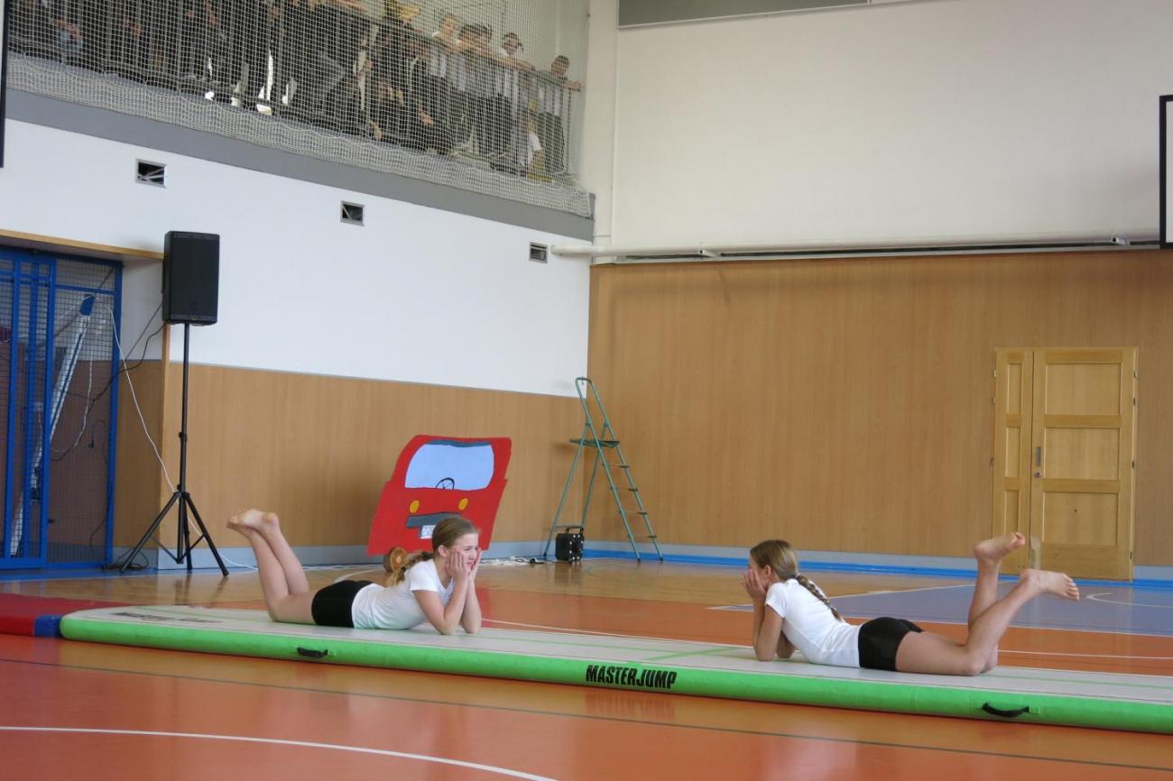 Vystoupení v tělocvičně v rámci 32. Veletrhu zdraví