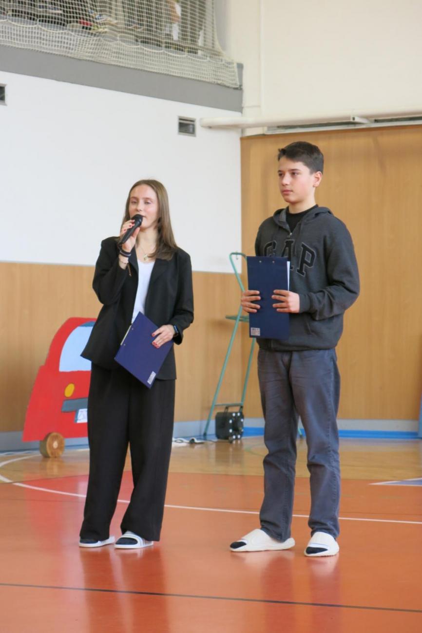 Vystoupení v tělocvičně v rámci 32. Veletrhu zdraví