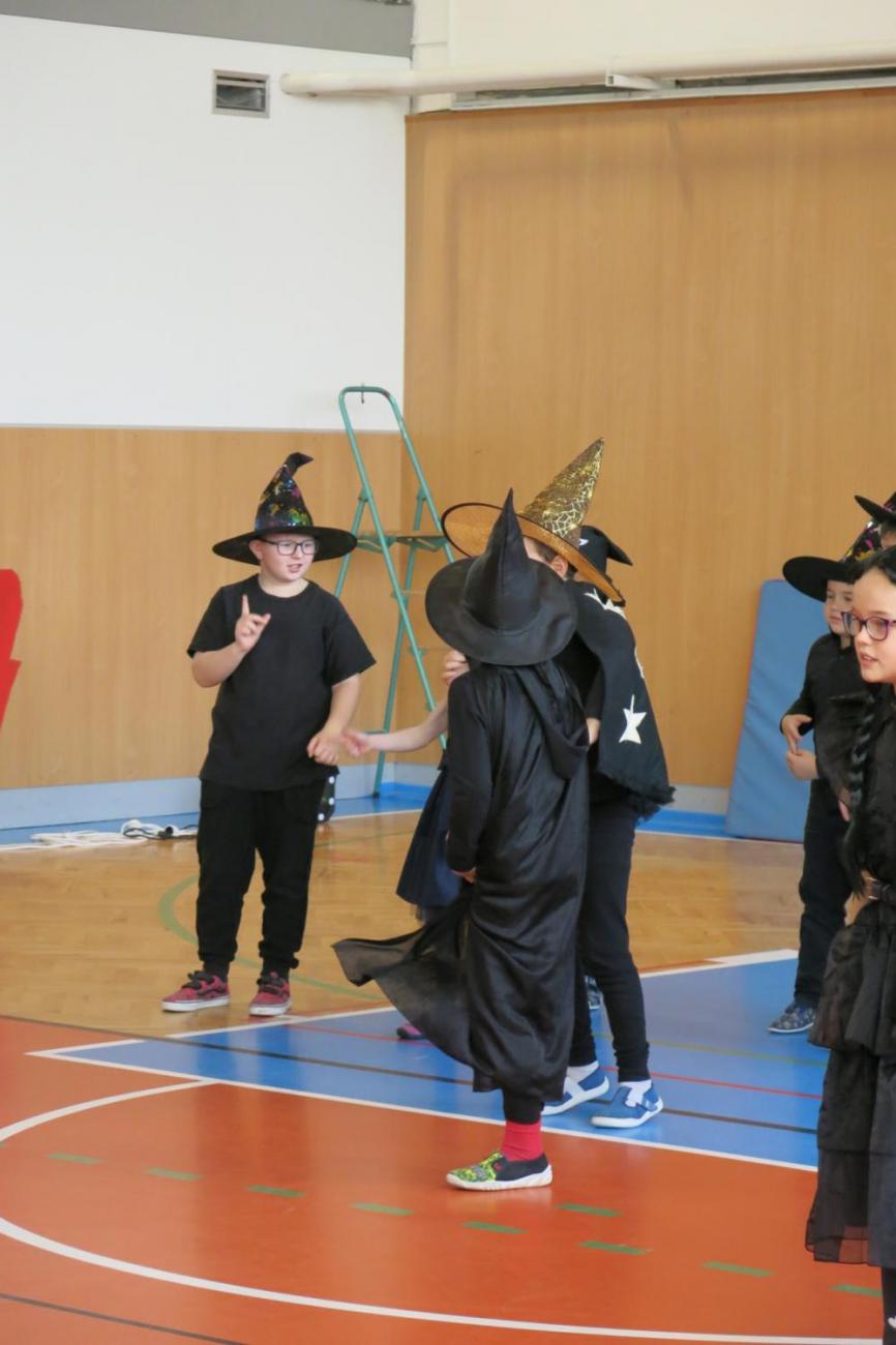 Vystoupení v tělocvičně v rámci 32. Veletrhu zdraví