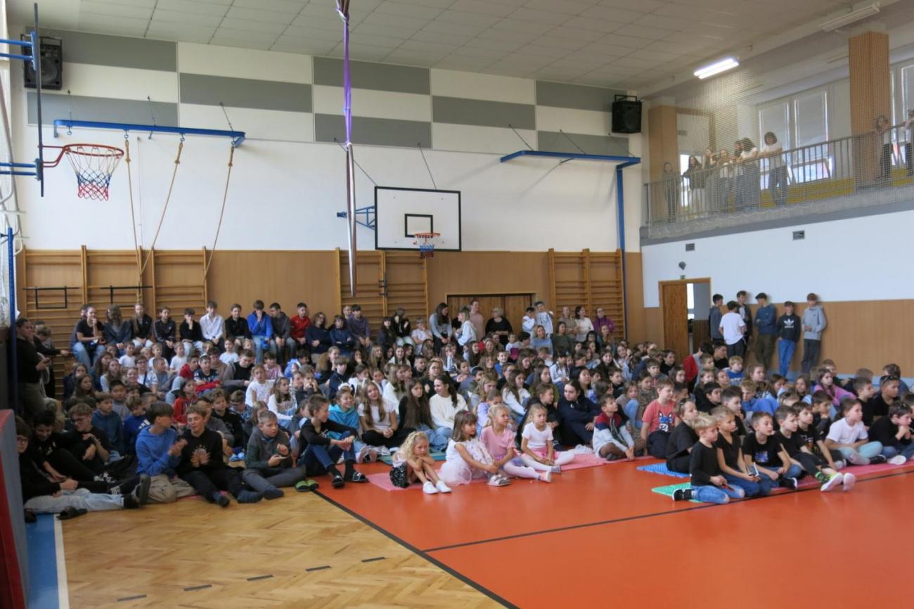 Vystoupení v tělocvičně v rámci 32. Veletrhu zdraví