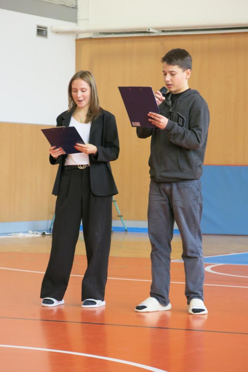 Vystoupení v tělocvičně v rámci 32. Veletrhu zdraví