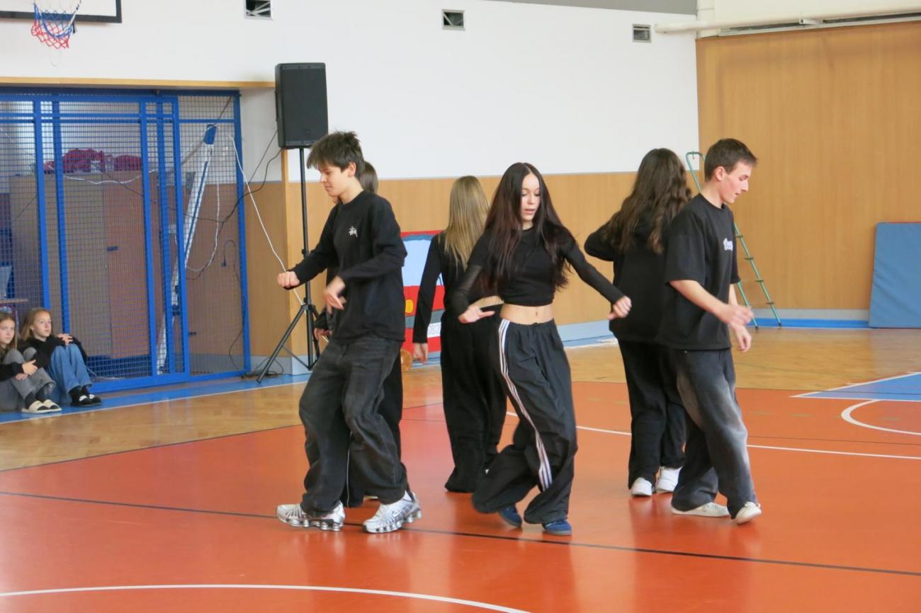 Vystoupení v tělocvičně v rámci 32. Veletrhu zdraví