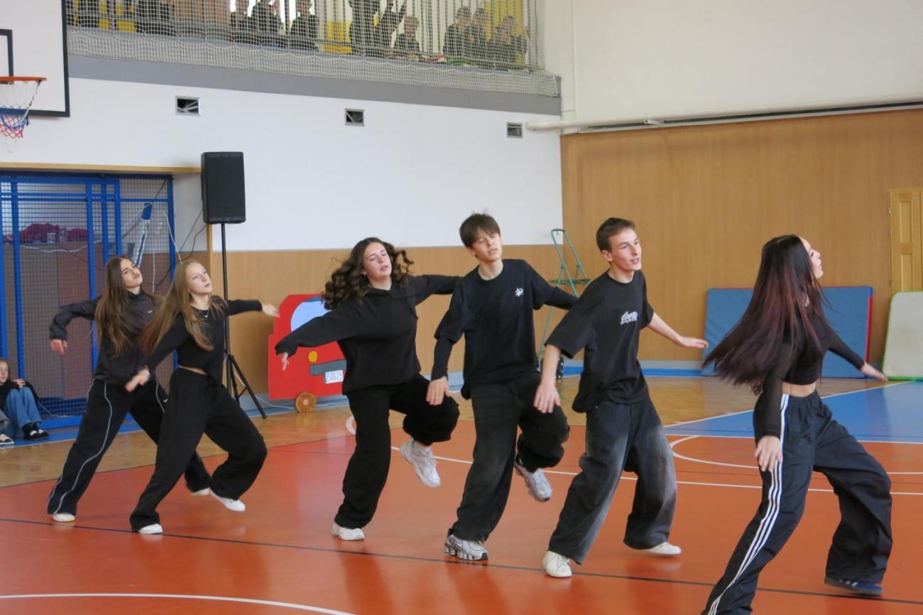 Vystoupení v tělocvičně v rámci 32. Veletrhu zdraví