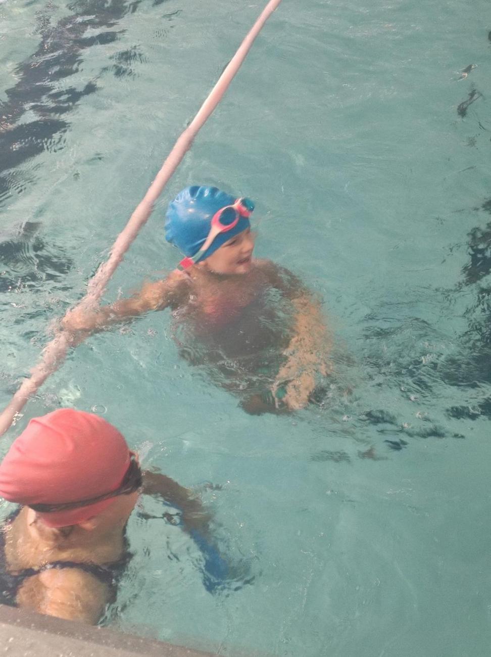 Zdokonalujeme se v plavání – 3. C v akci!