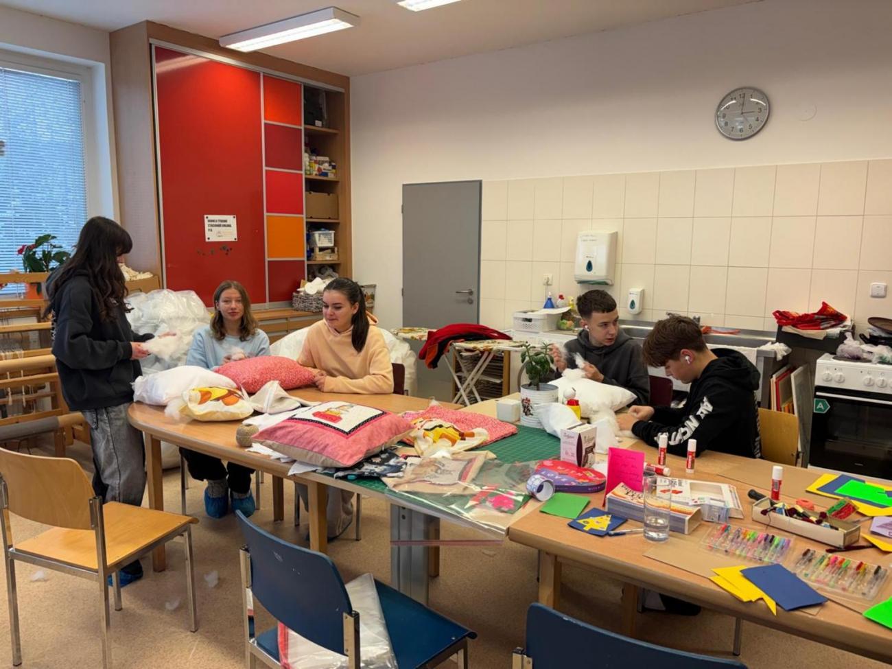 DTS + 8C - šití polštářů